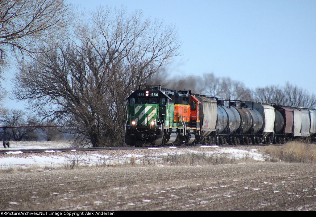 BNSF 1656 Leads the LINHAS